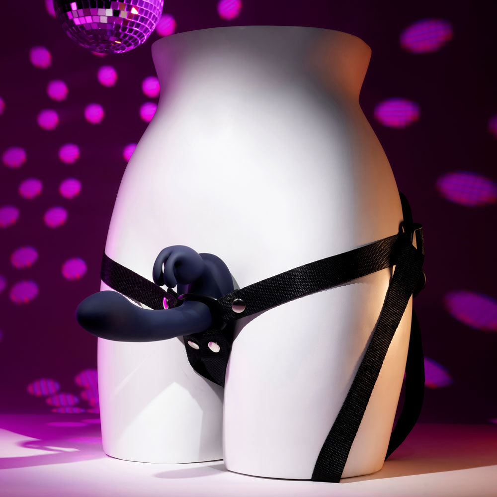 Evolved GIVING VIBES - Black 14.6 cm Vibrating Strap-On with Remote