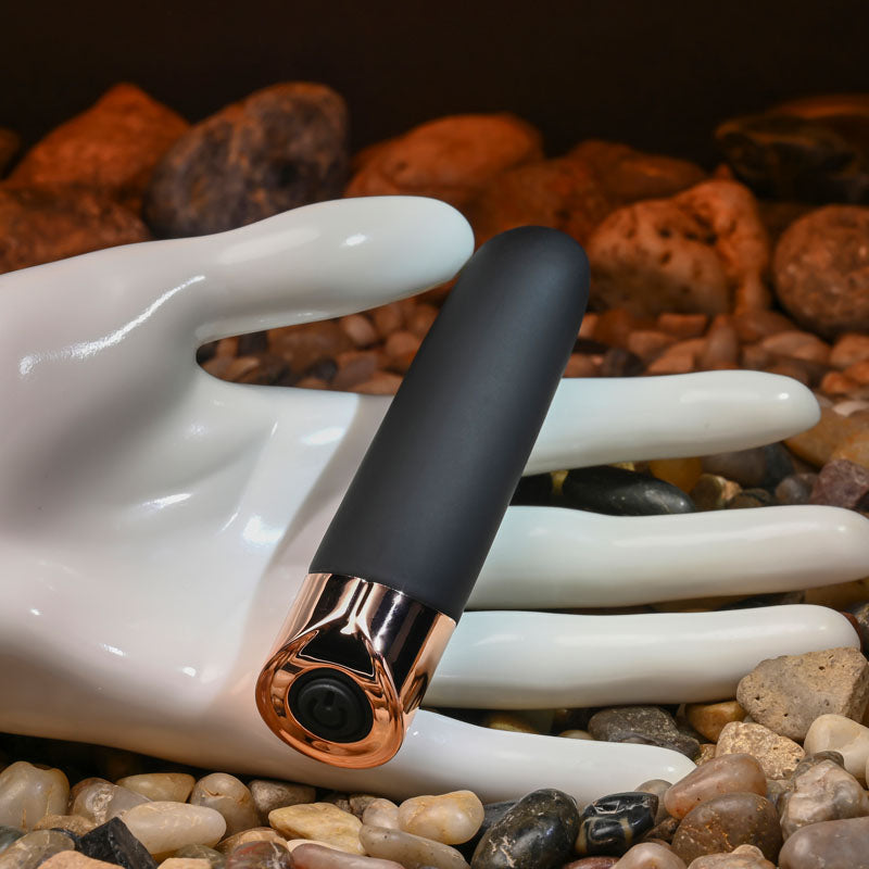 Gender X THE GOLD STANDARD - Black/Rose Gold 10 cm USB Rechargeable Bullet — image 4